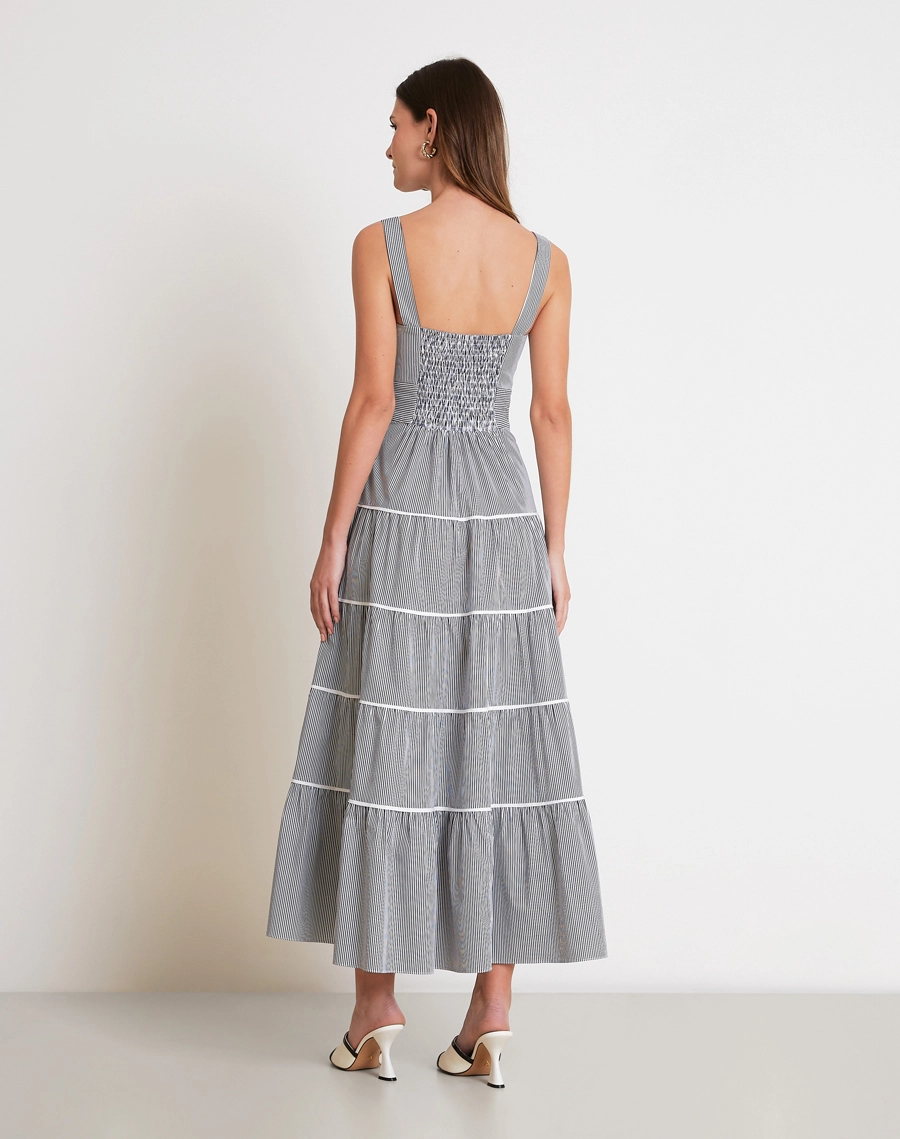 O Vestido Longo Maritime é confeccionado em cambraia, um tecido leve, fresco e de toque suave. <BR/>