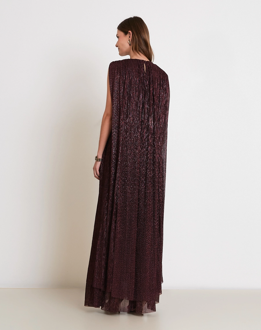 O Vestido Longo Quartzo é confeccionado em tecido plissado metalizado, de textura sofisticada e brilho delicado. <BR/>