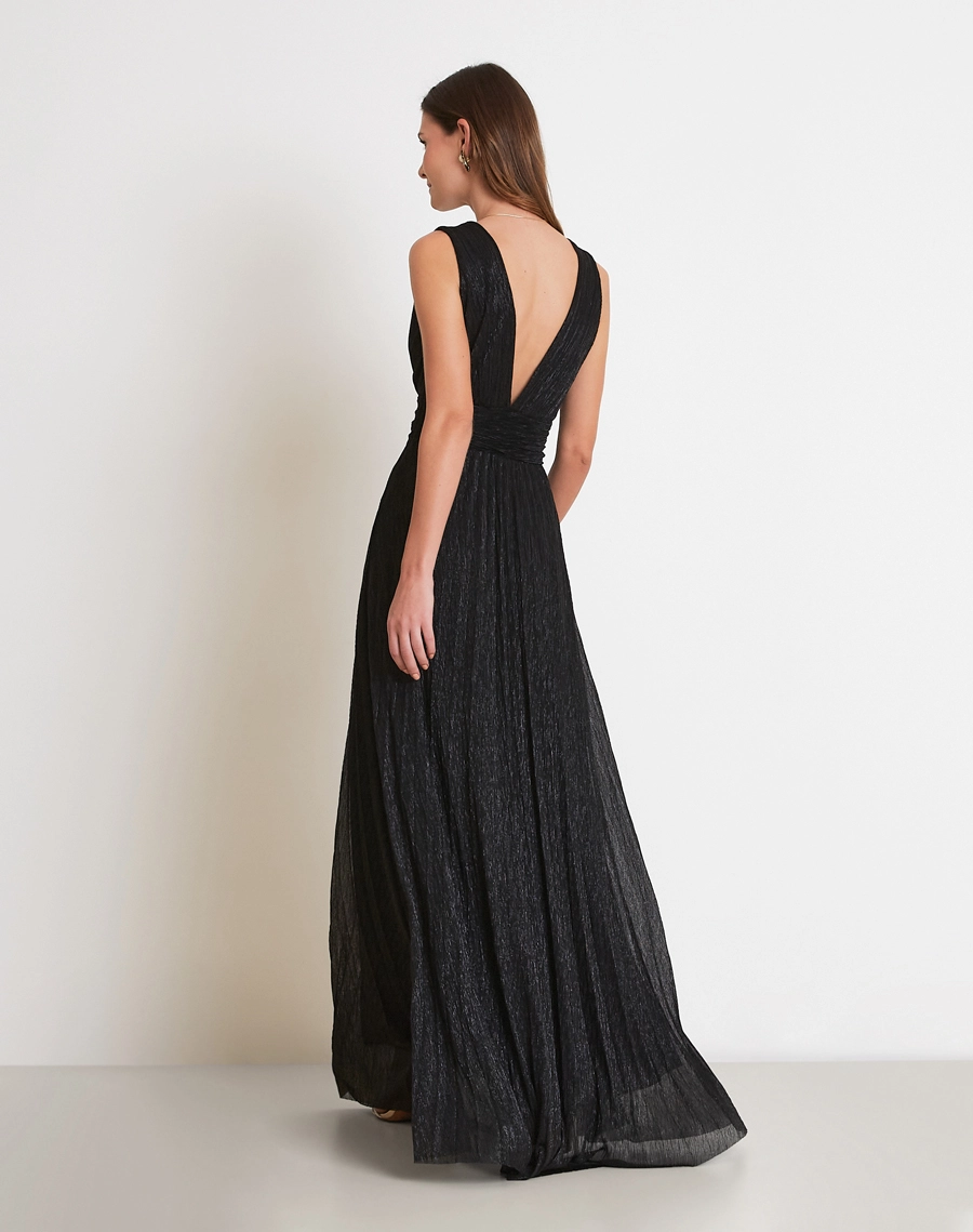 O Vestido Longo Salma é confeccionado em malha plissada de lurex, tecido de toque macio, excelente elasticidade e caimento fluido. <BR/>