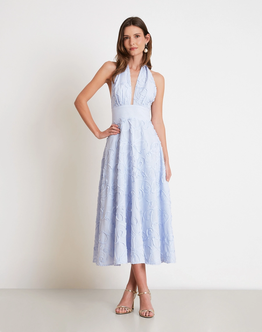 O Vestido Midi Almare é confeccionado em cambraia, tecido que oferece excelente respirabilidade, toque suave e caimento estruturado, garantindo conforto durante todo o dia.<br/>