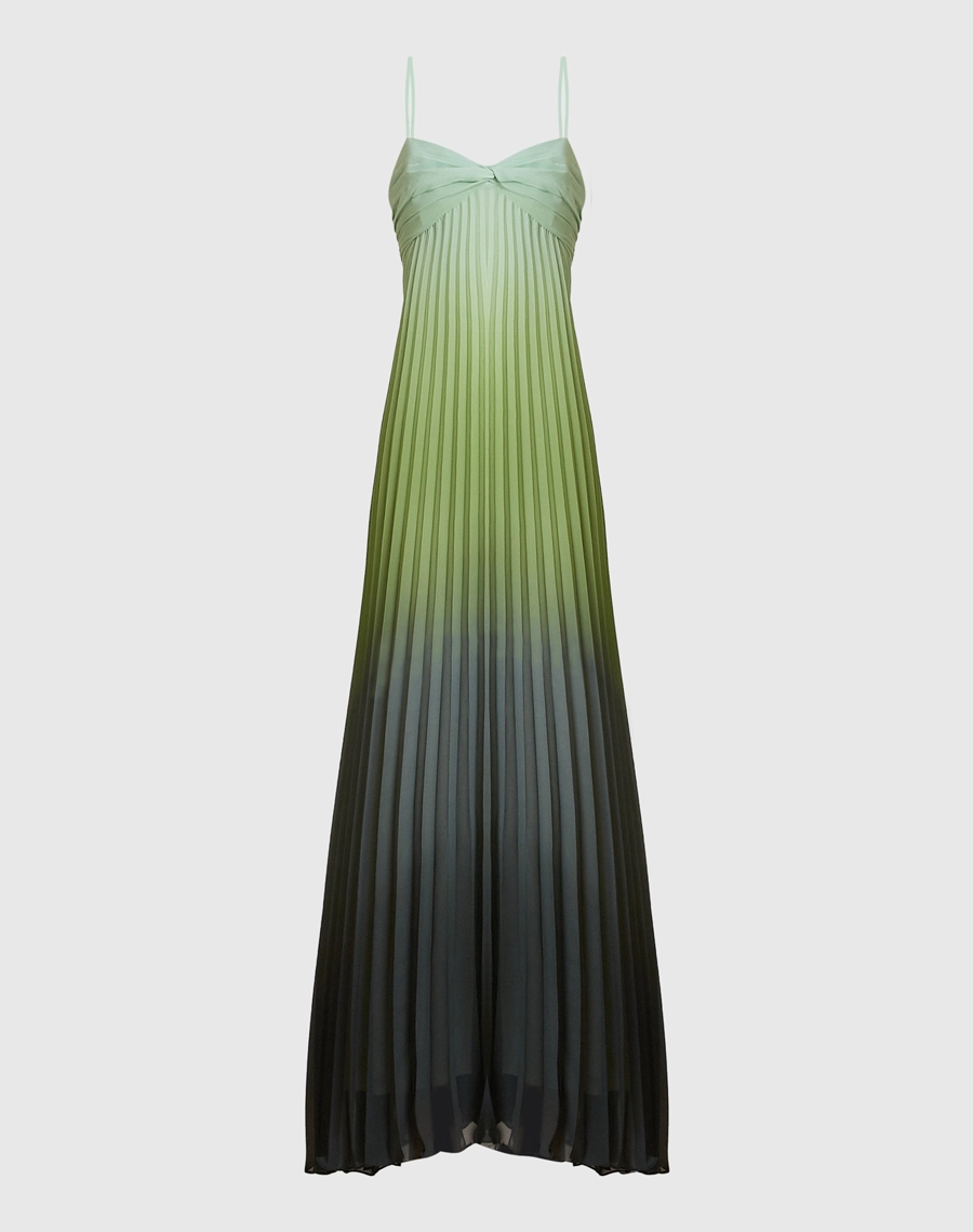 O Vestido Longo Leticia é confeccionado em chiffon degradê, o vestido combina transparência sutil, movimento e um elegante efeito de transição entre tonalidades.