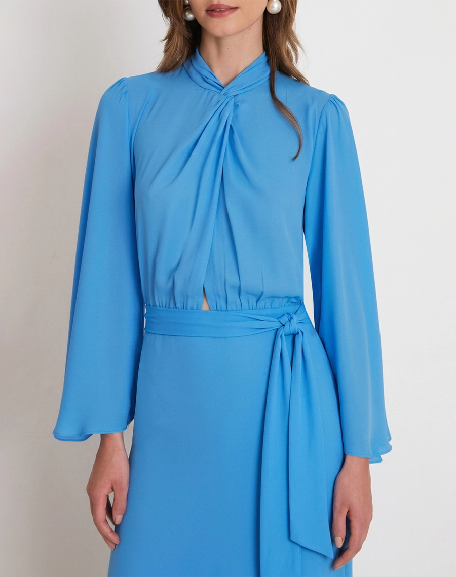 O Vestido Longo Alba é confeccionado em crepinho, tecido de toque macio, caimento leve e excelente fluidez.<br/>

