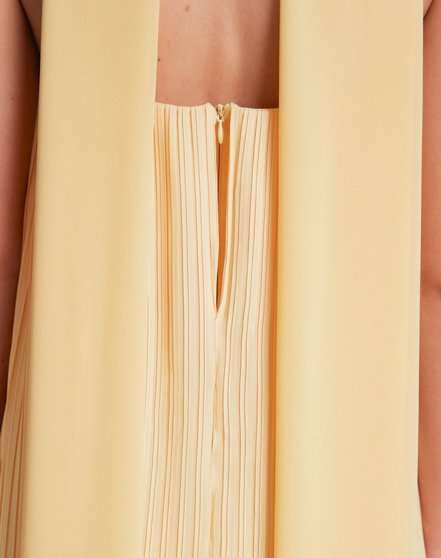 O Vestido Longo Art é confeccionado em crepinho plissado com textura delicada e caimento fluido, proporcionando leveza, movimento e um visual sofisticado.

<BR/>