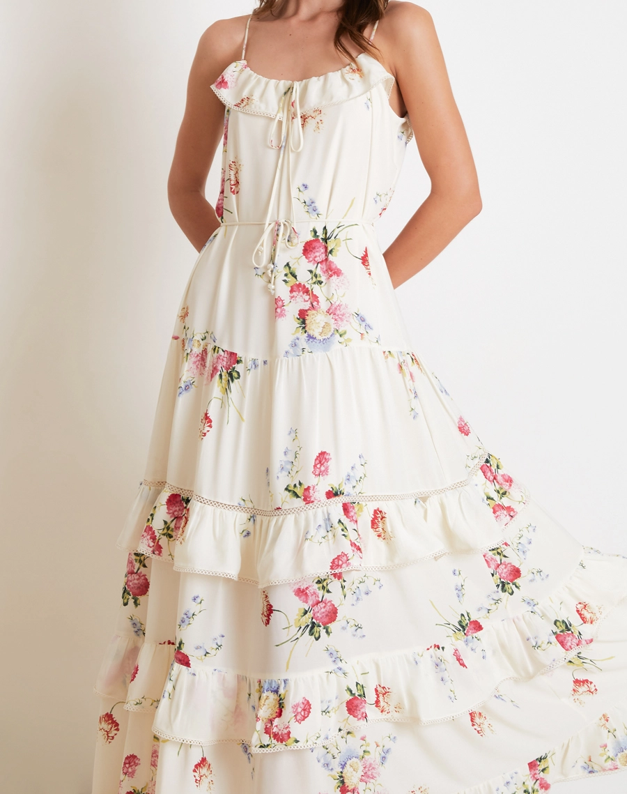O Vestido Longo Dalia é confeccionada em Crepinho estampado de toque macio e caimento leve, com estampa floral delicada que traz feminilidade e um ar sofisticado.