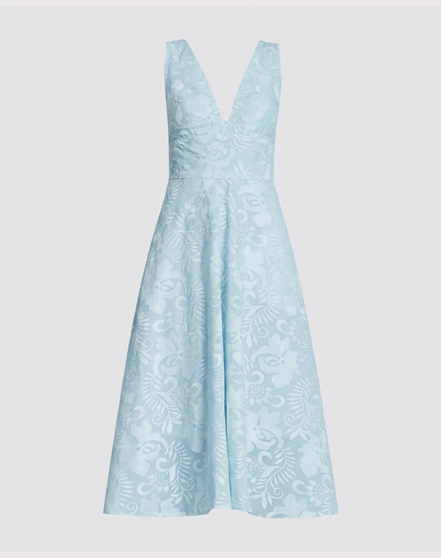 O Vestido Midi Arabela é confeccionado em algodão bordado, um tecido que se destaca pela riqueza de detalhes, textura elegante e toque macio. <br/>