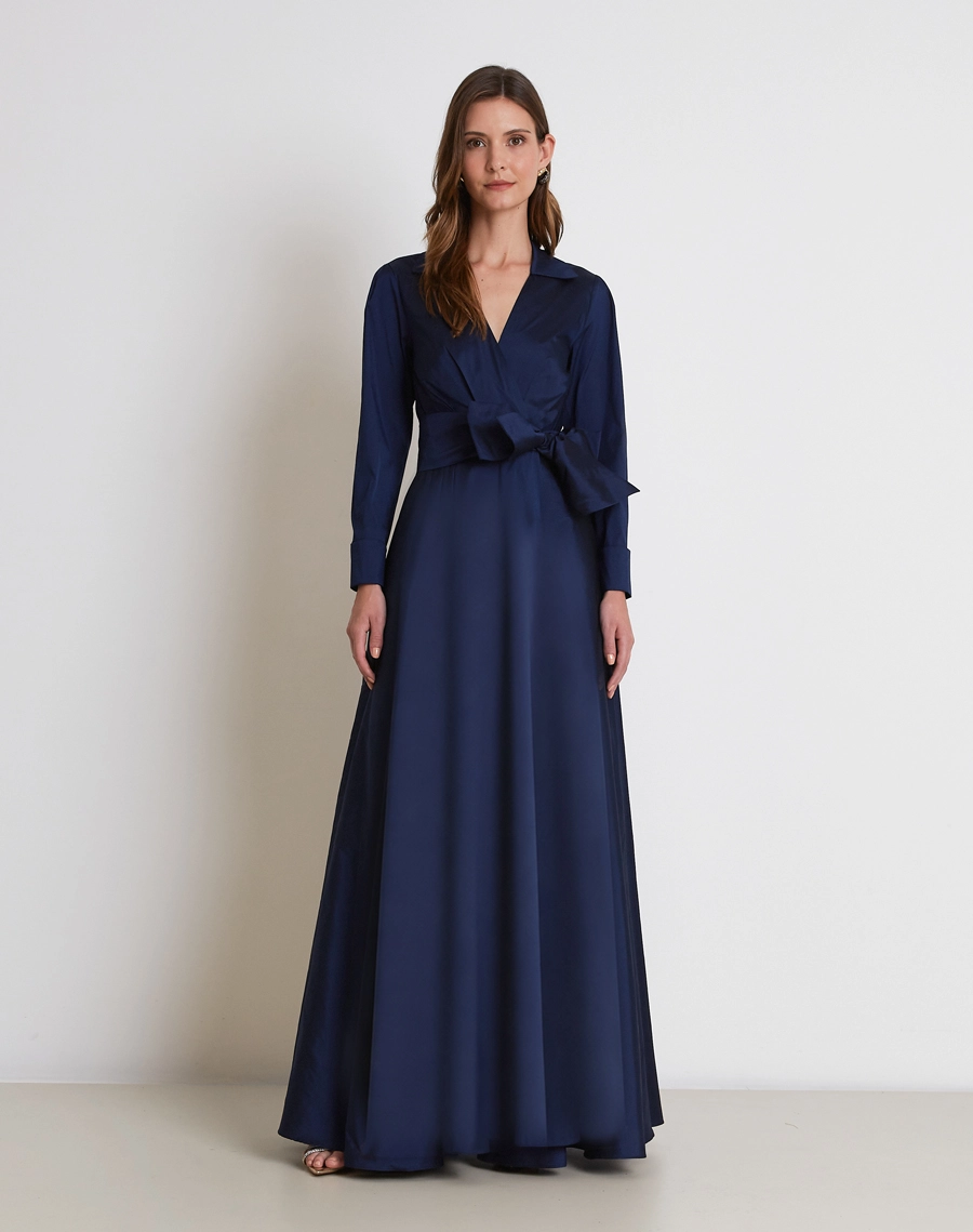 O Vestido Longo Nara é confeccionado em tafetá, tecido de toque encorpado, superfície levemente acetinada e brilho elegante, proporcionando estrutura e um caimento sofisticado.<BR/> 