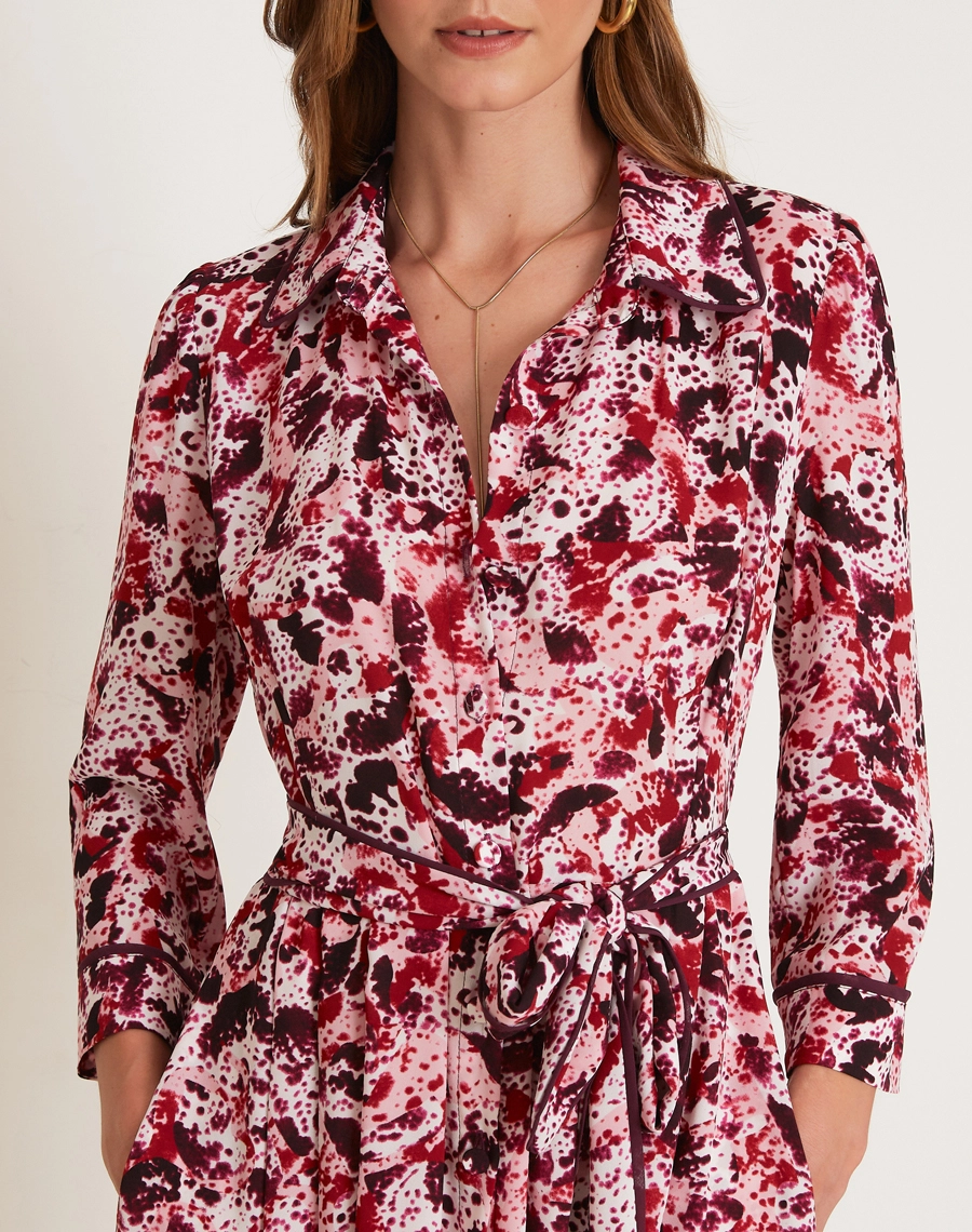 A Chemise Samanta é confeccionada em crepinho estampado, tecido de toque agradável, leveza e ótimo caimento. <BR/>