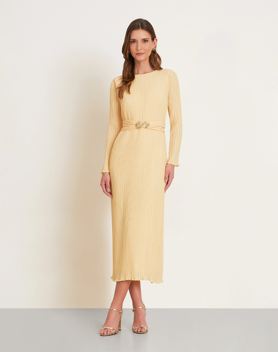 O Vestido Midi Delis é confeccionado em crepinho plissado, tecido com textura delicada e caimento fluido, proporcionando leveza, movimento e um visual sofisticado. <br/>