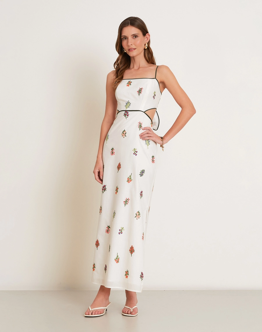 O Vestido Longo Joana é confeccionado em Cambraia bordada, tecido leve, delicado e de aspecto artesanal. <br/>