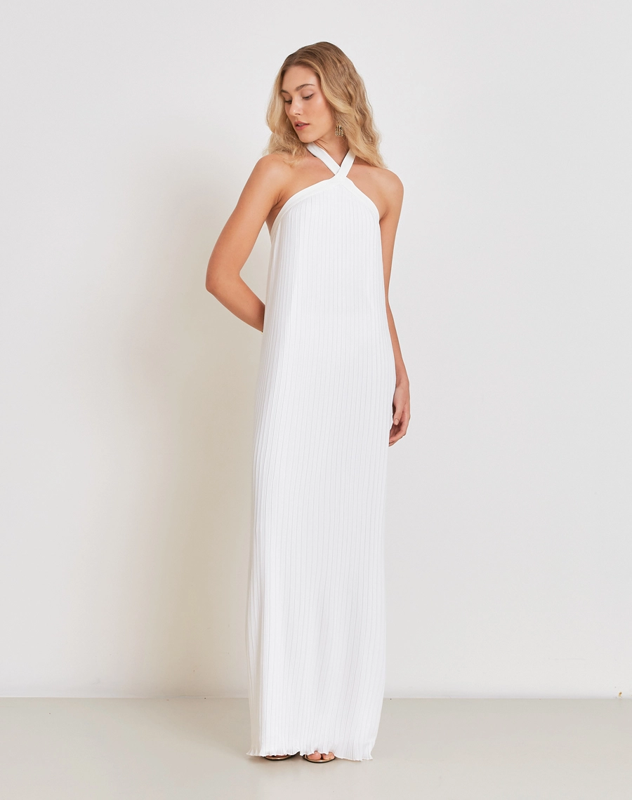 O Vestido Longo Angeline é confeccionado em tecido crepinho, que oferece leveza, fluidez e um caimento delicado ao corpo.