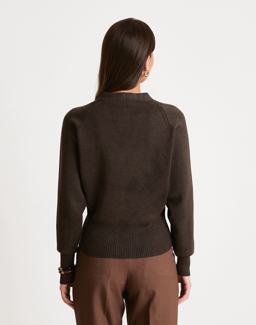 A Blusa Kathie é confeccionada em Tricô leve, com toque macio e agradável, proporcionando conforto e ótimo caimento no corpo.